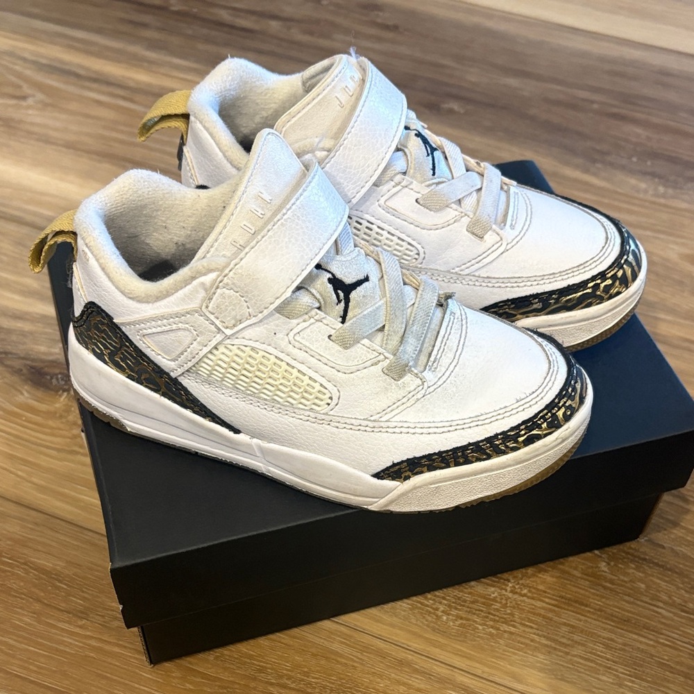 NIKE JORDAN SPIZIKE LOW BP - Kids White and Gold Sneakers